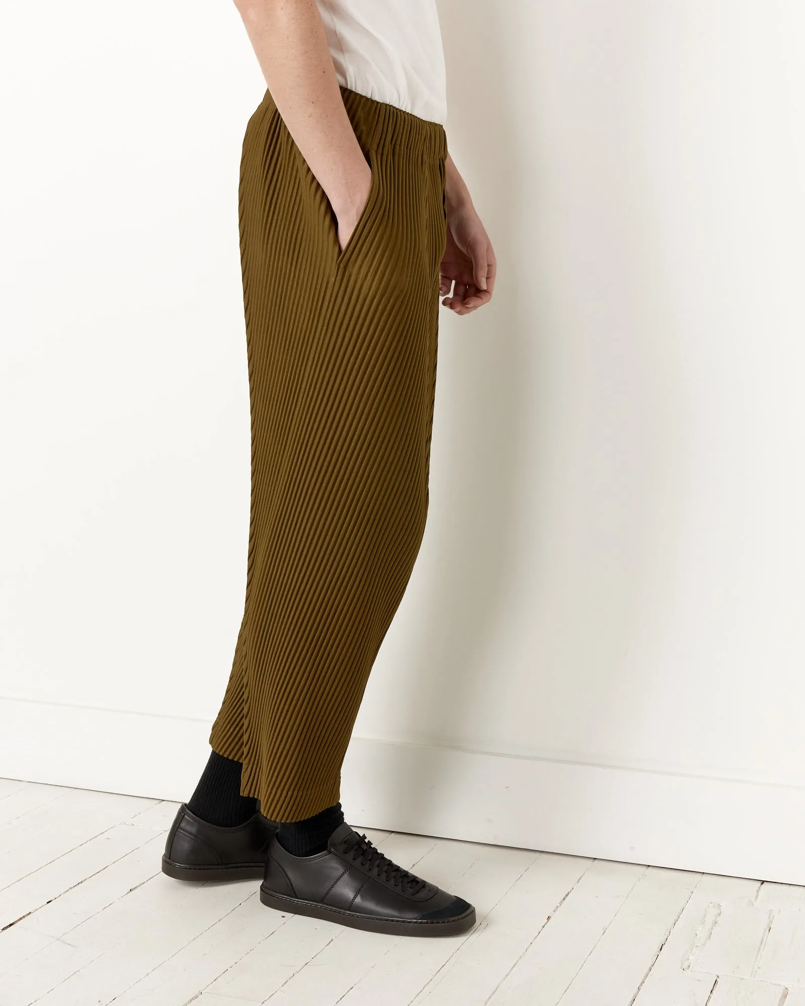 Pleats Pant in Olive Khaki