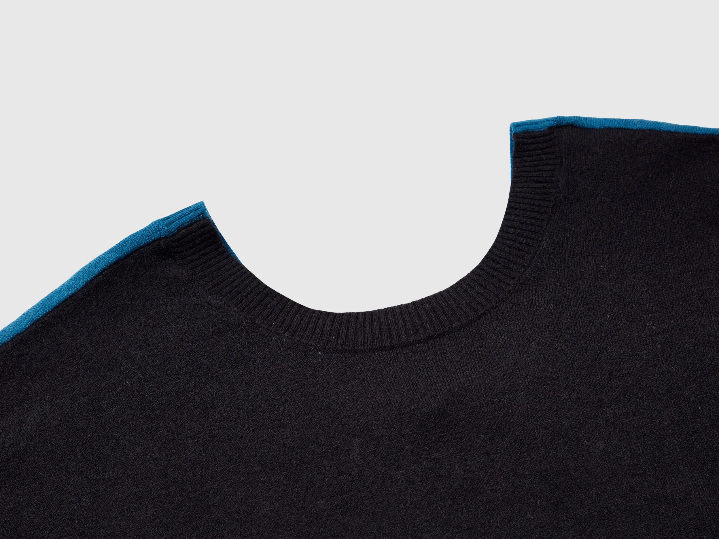 Viscose blend sweater - Black | Benetton